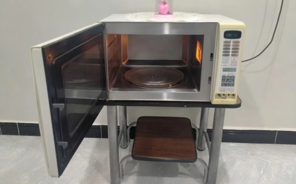 ميكروويف ماركة ناشونال