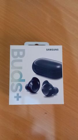 Selling samsung buds
