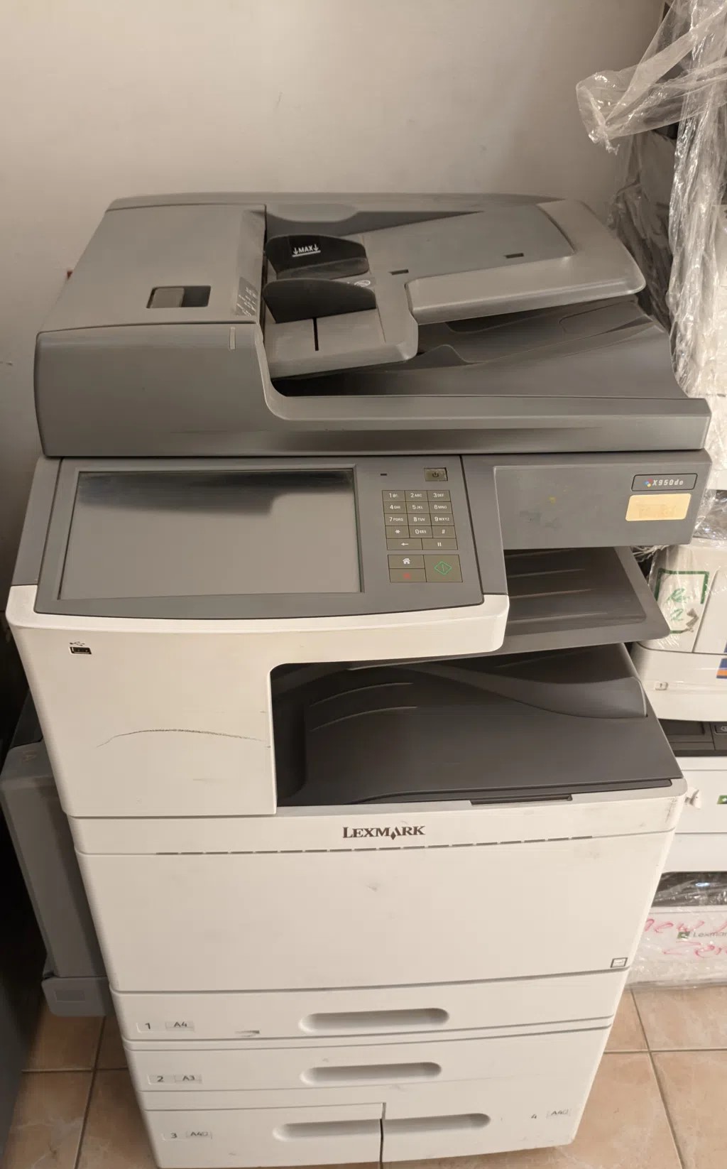 ماكينة تصوير وطباعة ألوان