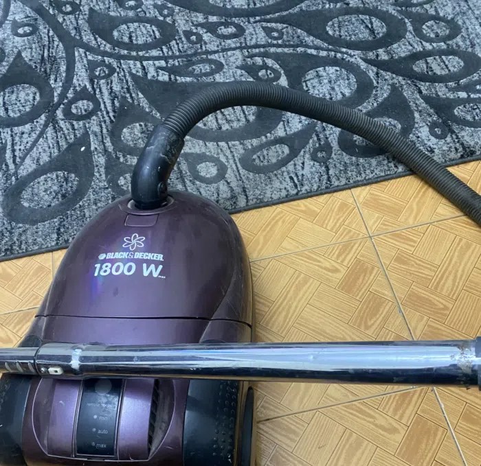 مكنسة بلاك اند ديكر