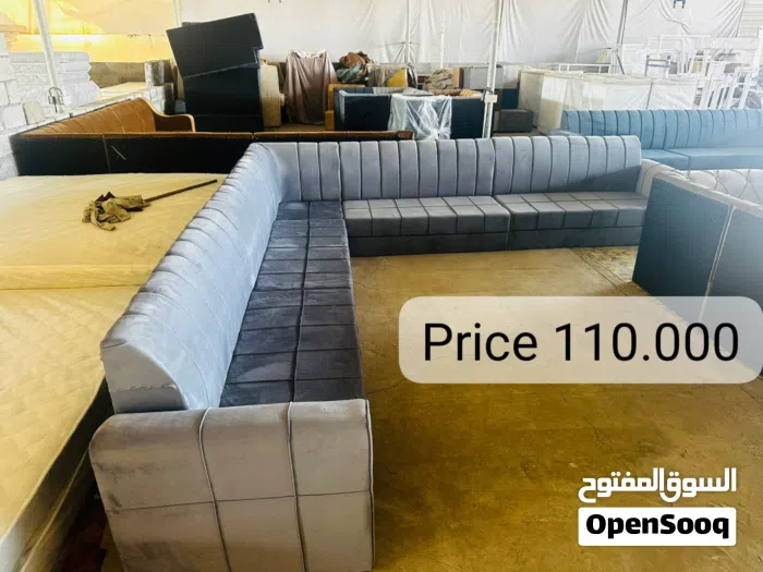 أريكة جديدة تمامًا على شكل حرف