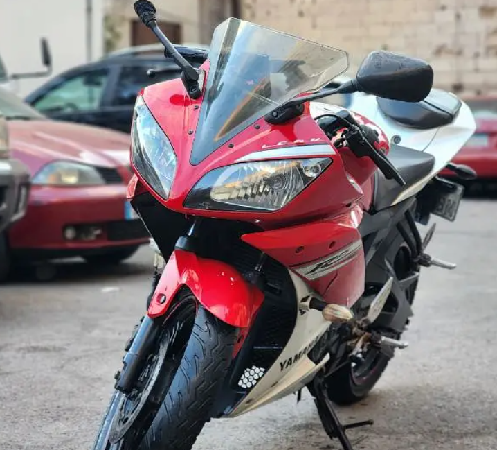 Yamaha R15