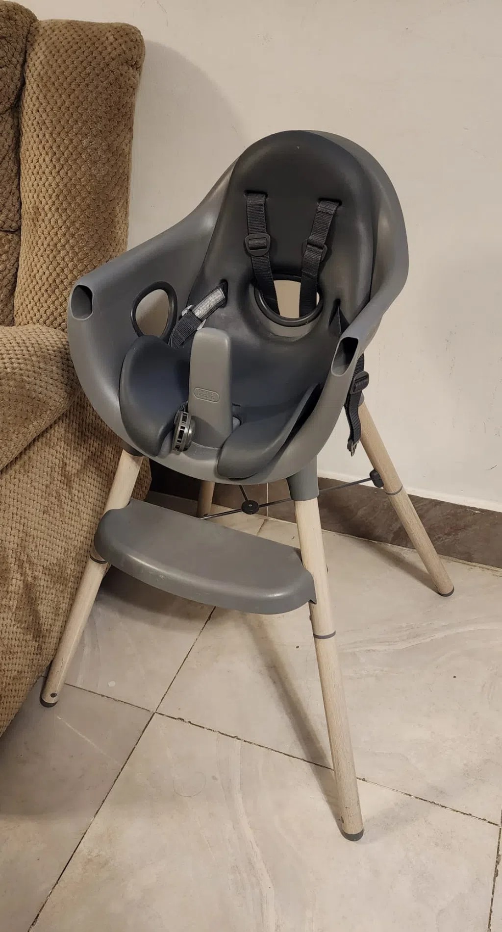 Kids feeding chair