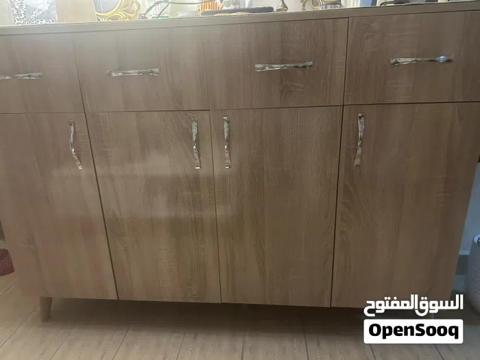 خزانة خشبية حالة ممتازة