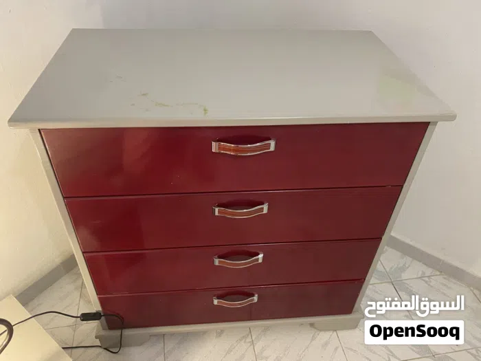 خزانة خشبية حالة ممتازة