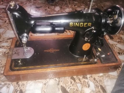 آلة خياطة قديمة