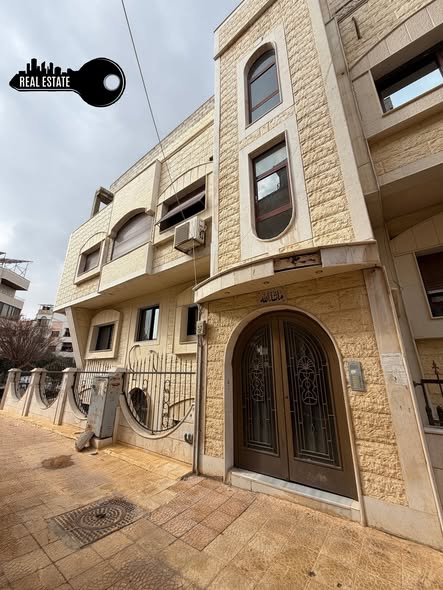 للبيع شقة تراس