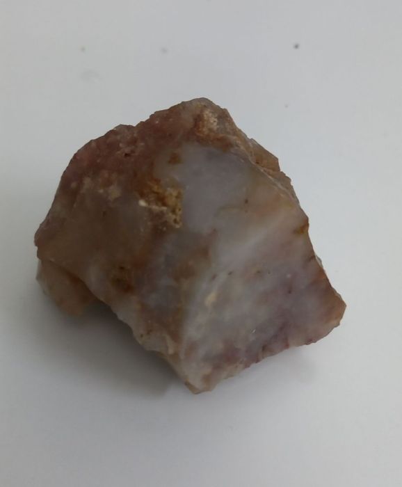 حجر كريم خام