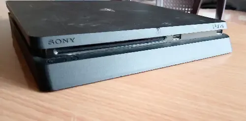 Playstation 4 slim