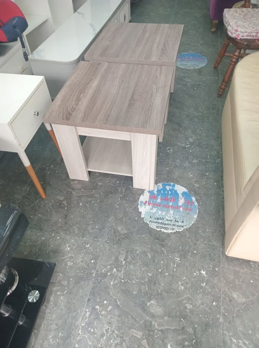 للبيع اتنين اطاولات  استعمال شهر فقط.