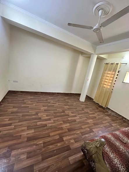 شقه للإيجار شامل مع الماء وكهرباء