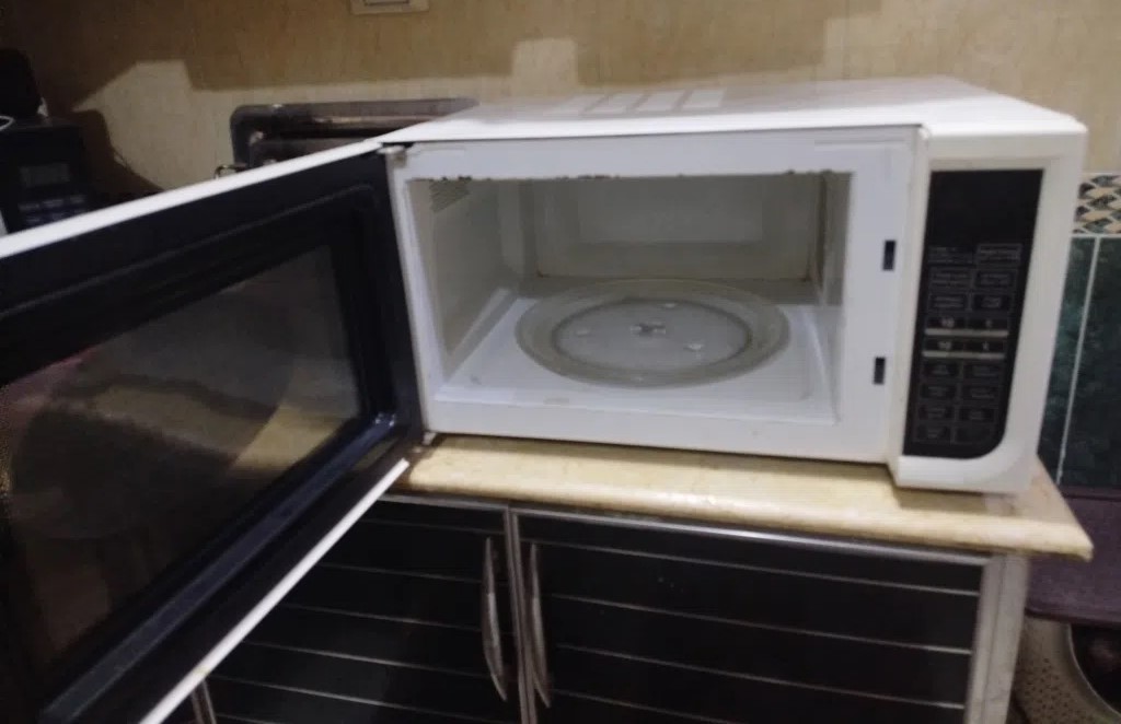 ميكروويف ⁦⁦42⁩⁩ لتر