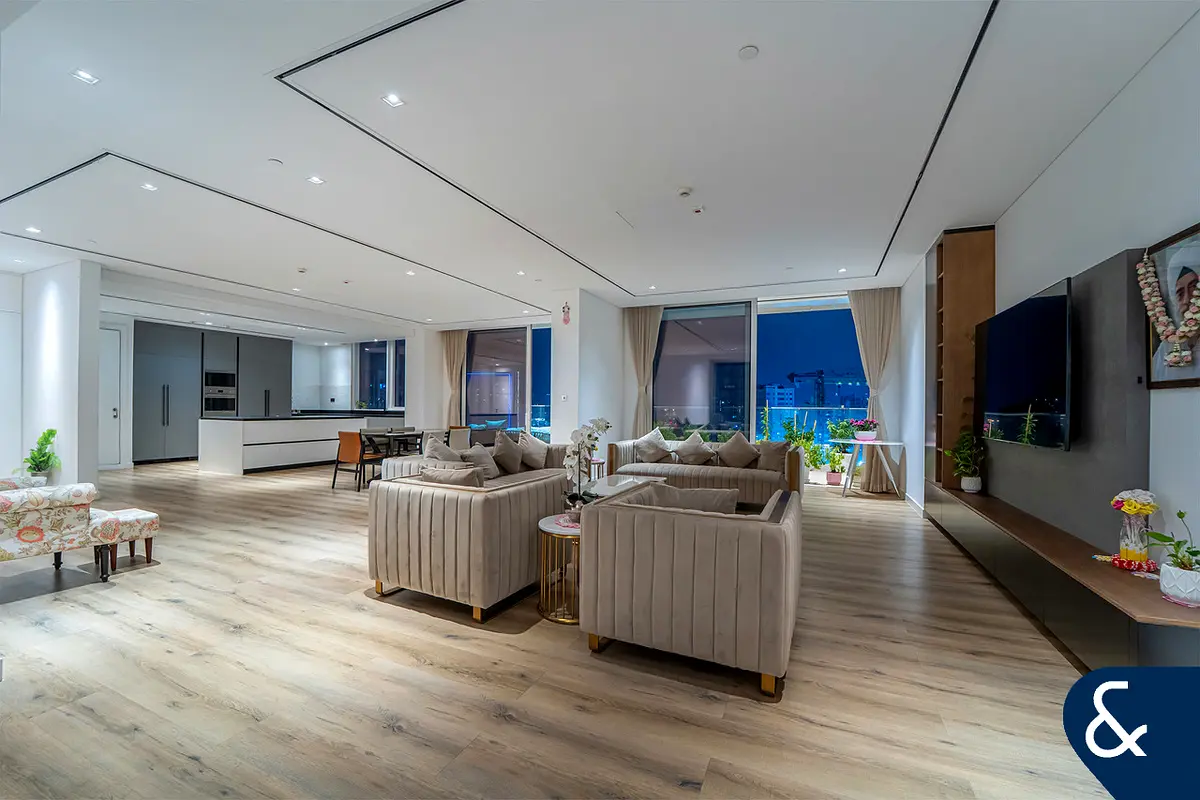 High Floor | Large Layout