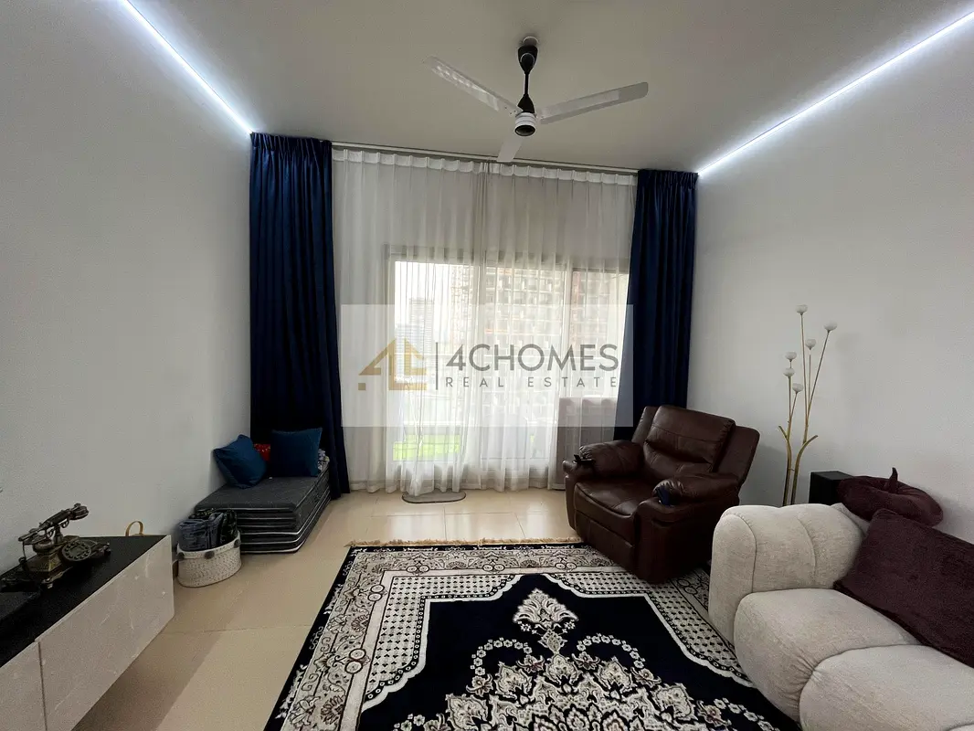 Investor Deal 1BR with Laundry Semi-Closed Kitchen