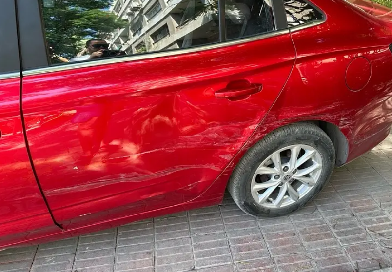 باب سيارة ام جي MG5