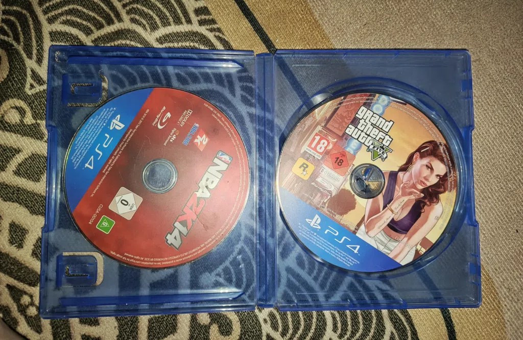 قرص قراند و قرص كرة سلة لجهاز ⁦⁦PS4⁩⁩ مستعمل