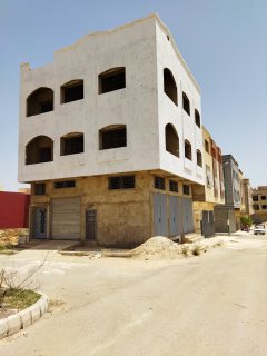 منزل للبيع نصف منتهي من طابق تحت ارضي 3 كرجات