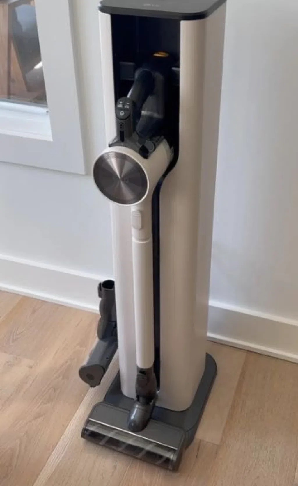 LG smart vacuum used for sale in doha