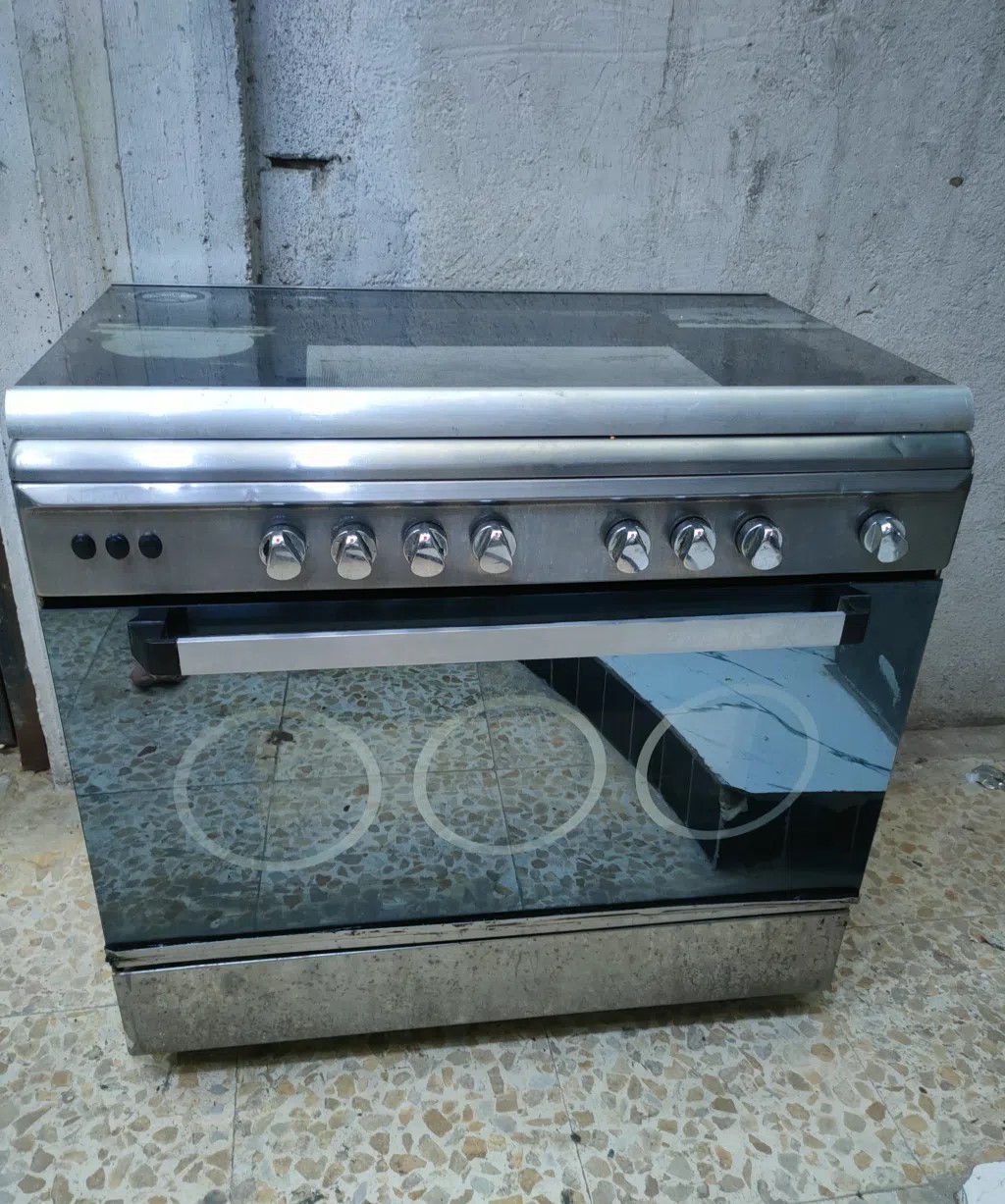 طباخ غاز حجم كبير خمس عيون للبيع