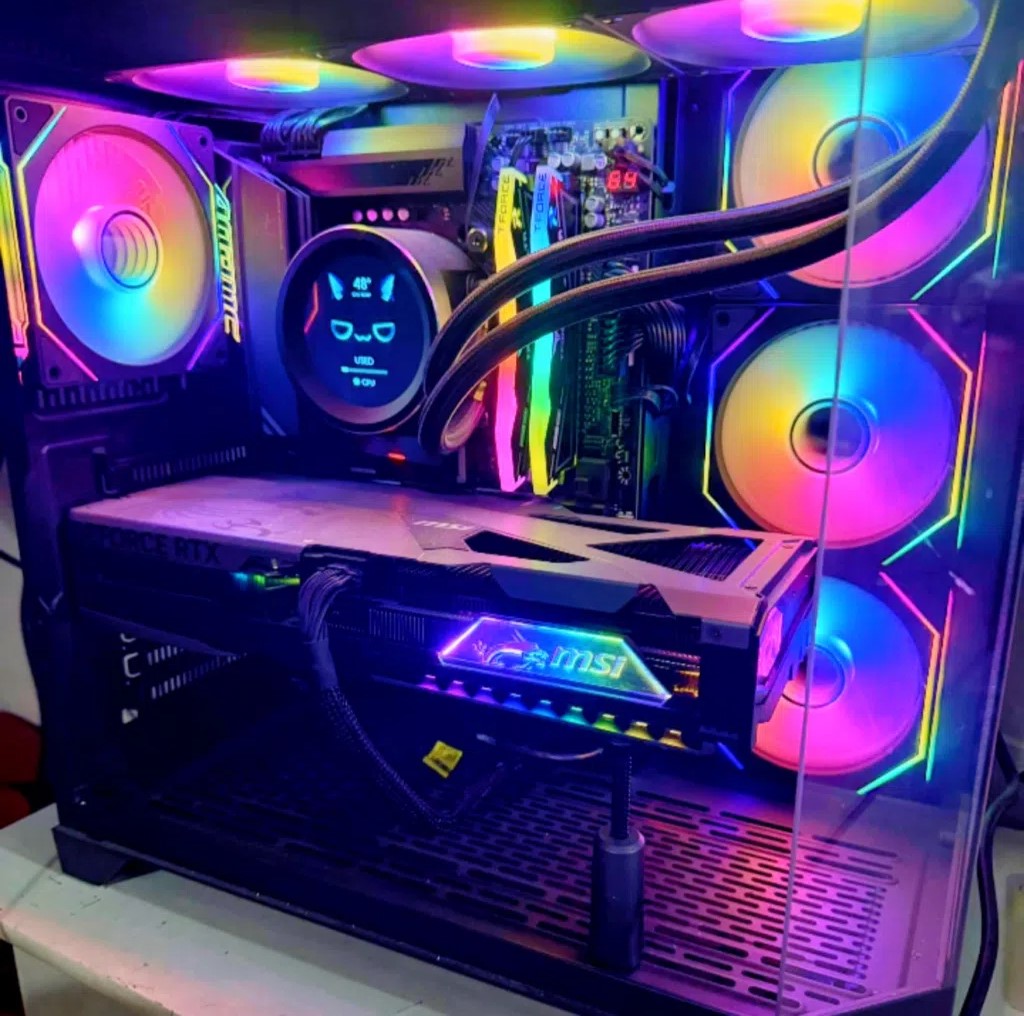 كيس كيمنك ⁦⁦AMD⁩⁩ ⁦⁦Ryzen⁩⁩ ⁦⁦9⁩⁩ ⁦⁦9950X⁩⁩ &⁦⁦5070⁩⁩ للبيع