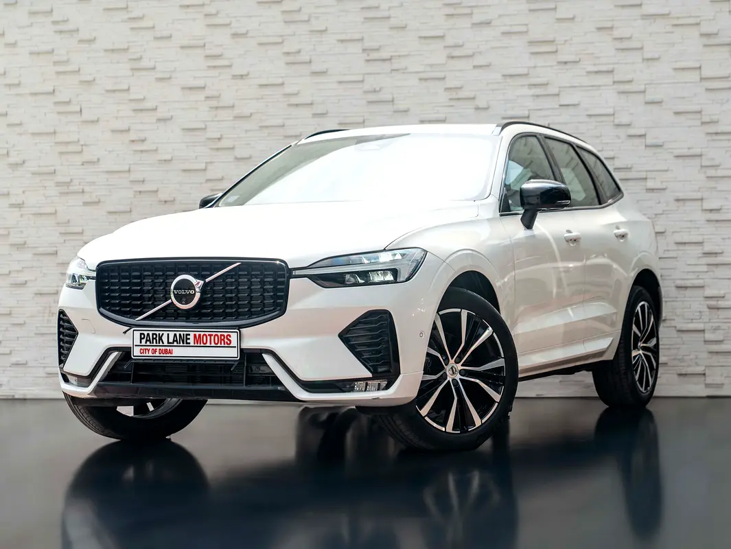 Volvo XC60 B5 Ultimate Dark 2024 للبيع فى دبى