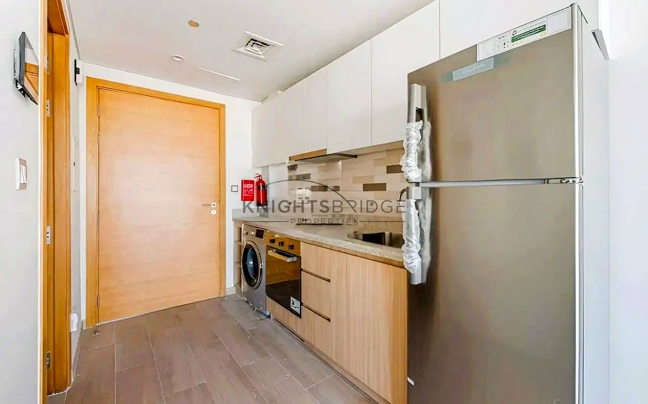 Prime Location | Close To Metro | Vacant للبيع فى دبى
