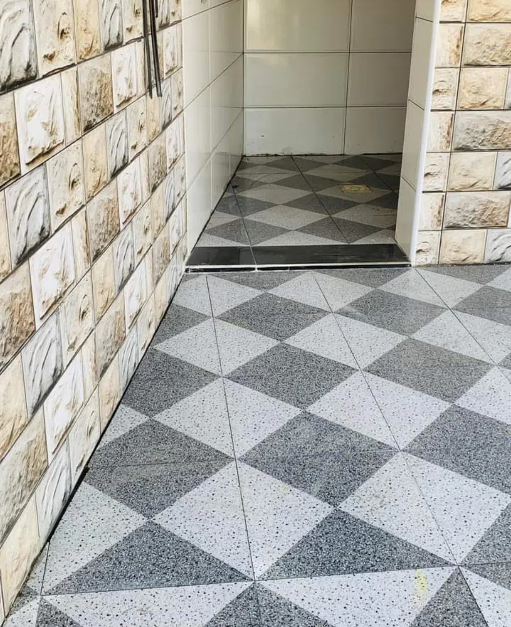 خلفه سيراميك والواح متفرغ فى البصره