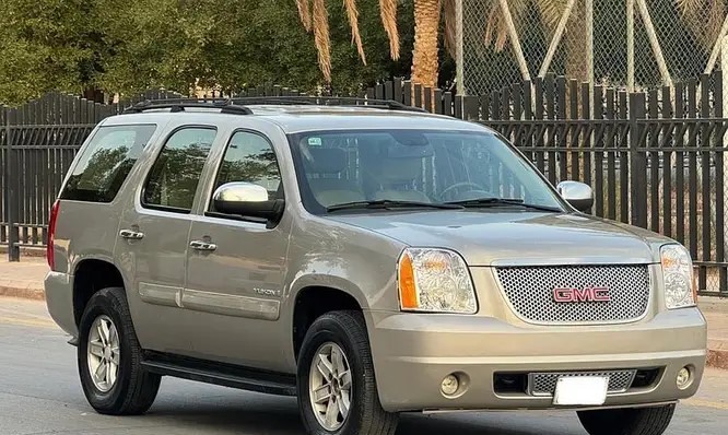 GMC Yukon 2010 Gold  للبيع في الرياض
