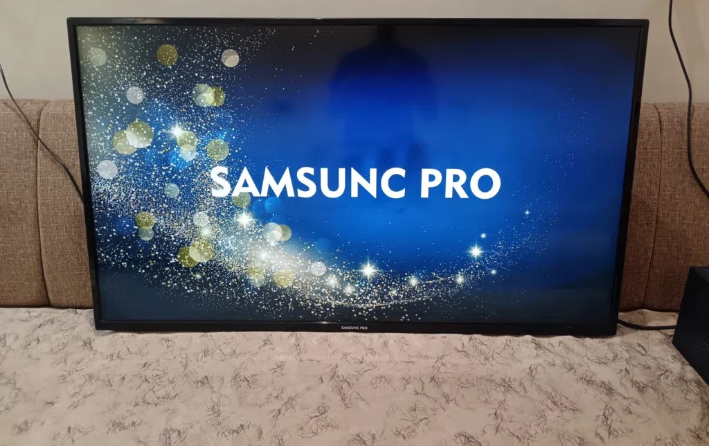 شاشة سامسونك سمارت تدعم ⁦⁦4k للبيع بغداد