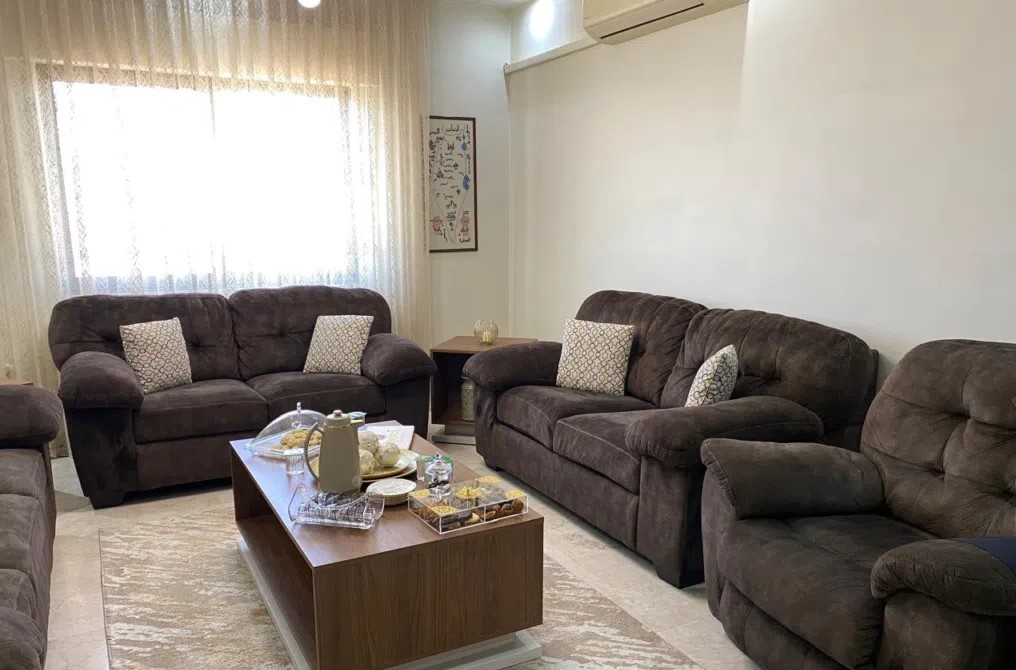 طقم كنب امريكي دب وارد من اشلي  للبيع في عمان