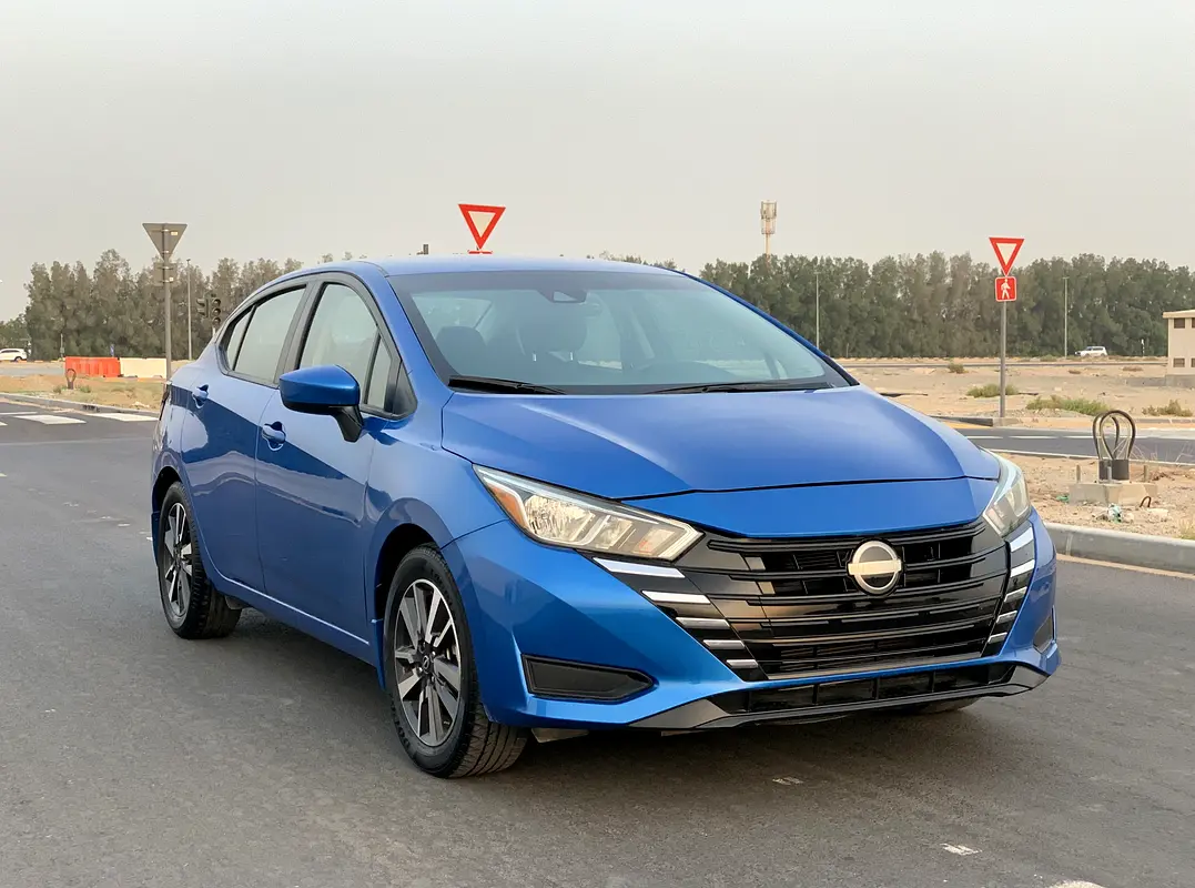 Nissan Versa SV 2023 للبيع فى دبى