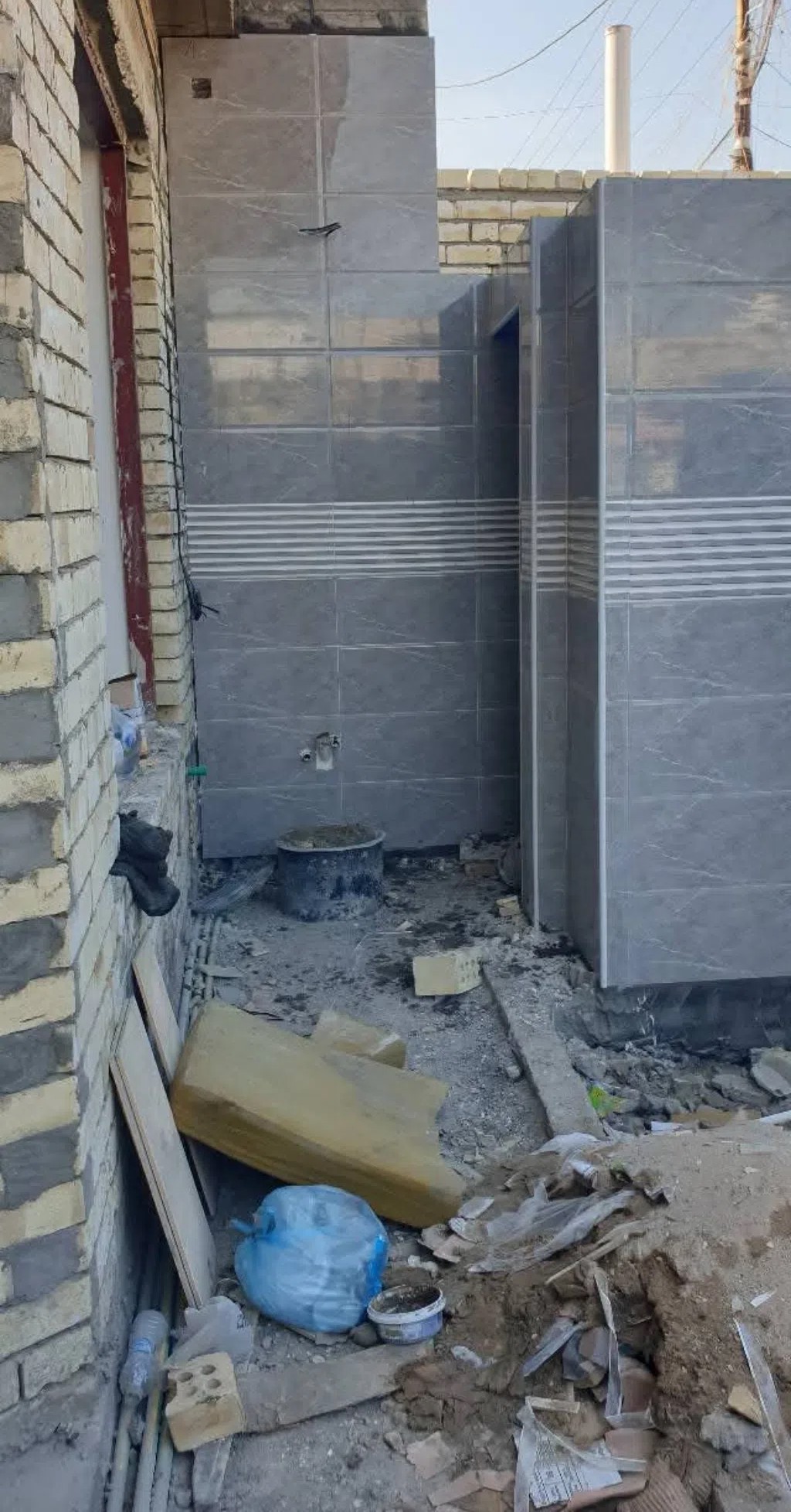 خلفه سيراميك وترميم البيوت متفرغ فى البصره