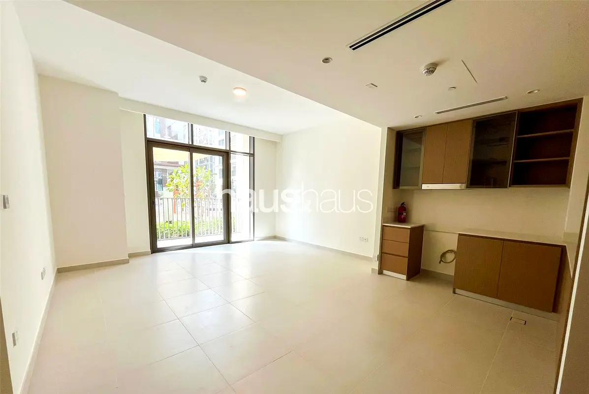 Pool Facing | Vacant | Corner Unit للبيع فى دبى