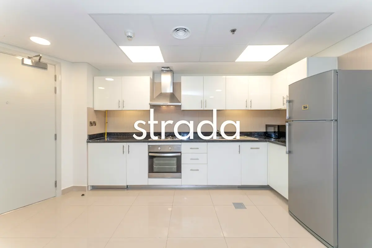 One Bedroom | Balcony | Renovated | Rented للبيع فى دبى