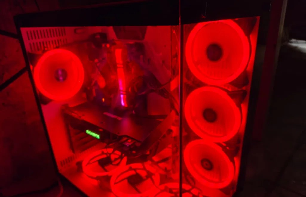 للبيع ⁦⁦pc⁩⁩ ⁦⁦gaming⁩⁩ كل كراتين القطع موجوده فى بغداد