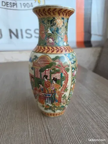 vase en porcelaine de style Satsuma