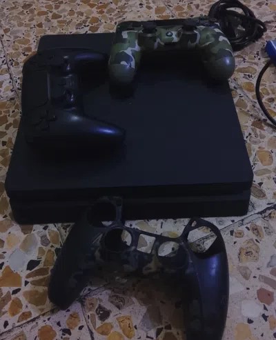 بلي ستيشن فور للبيع شوف الوصف بغداد