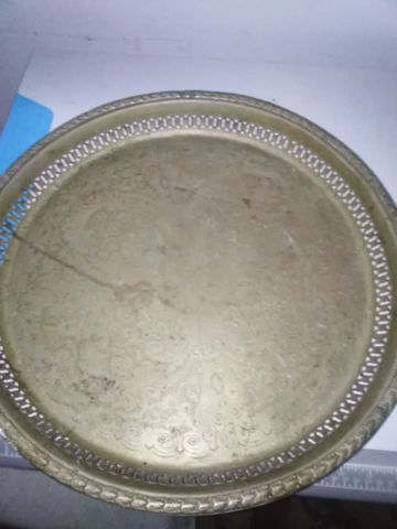 صينية من النحاس الأحمر القديم