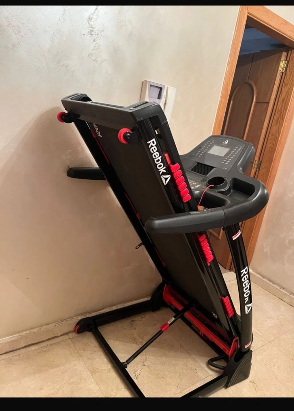 جهاز ركض اصلي ⁦⁦rebook⁩⁩ نظيف ك جداً للبيع في طرابلس