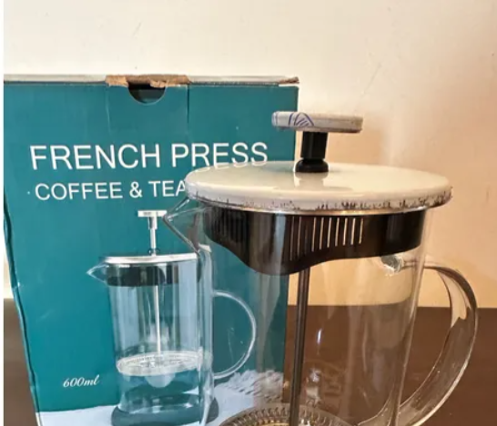 French Press and Cups for sale in beirut