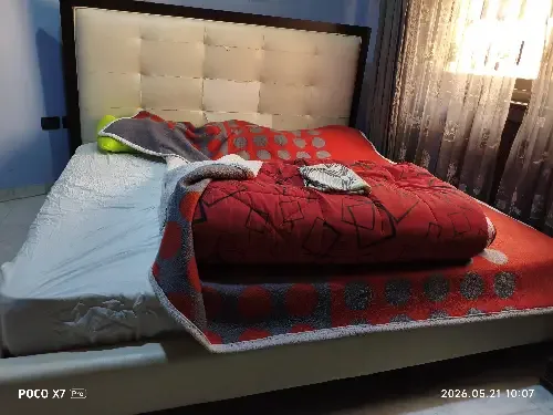 تخت كبير لشخصين في دمشق