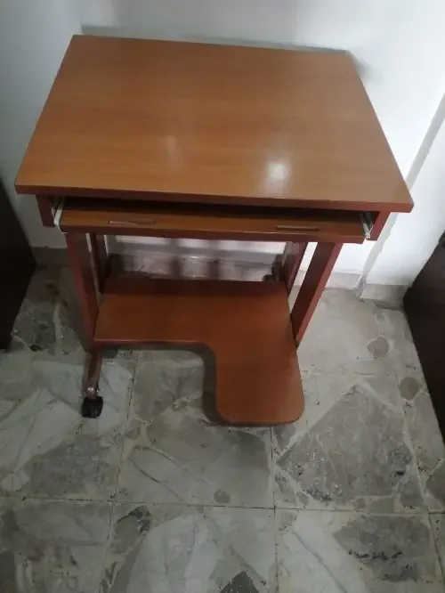 طاوله كومبيوتر في دمشق
