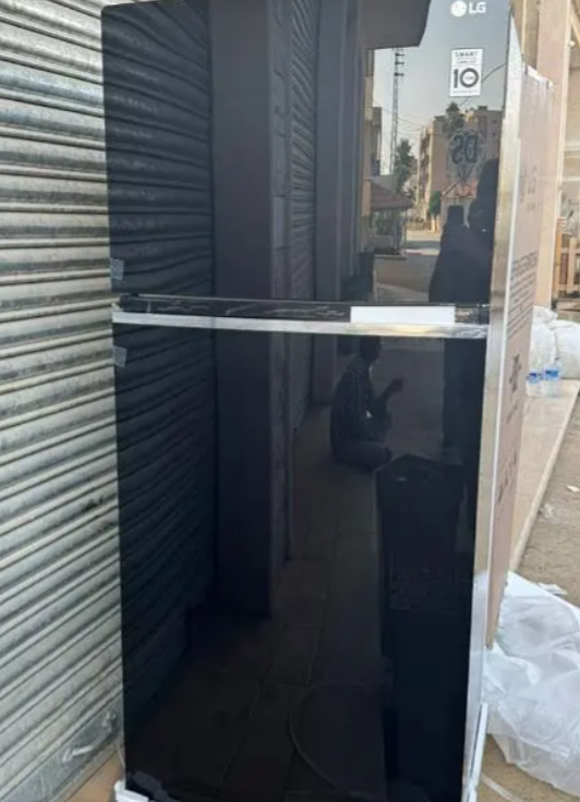 Refrigerator LG 28ft Black Glass  for sale in beirut