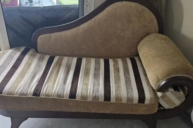 sofa and chairs for sale in Beit El Chaar Metn