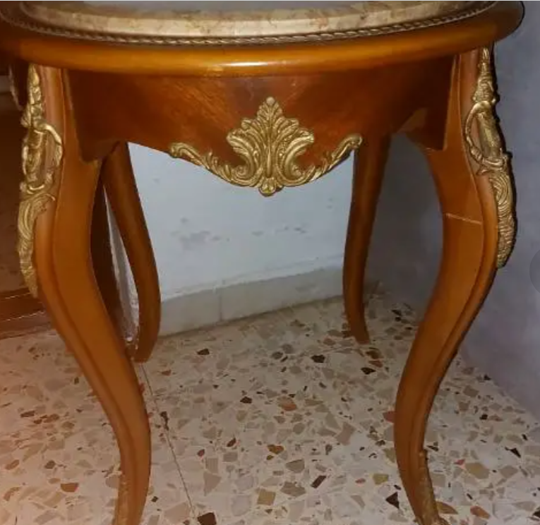 table for sale in Burj Abi Haidar Beirut