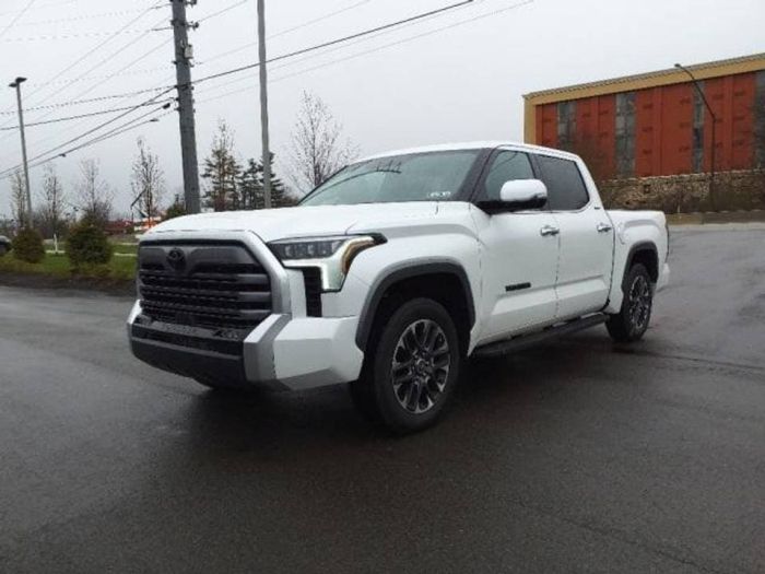 Gulf toyota tundra 2022-حولي