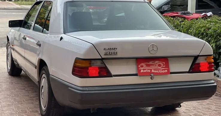 Mercedes-Benz 200 1986 للبيع في   النزهة الجديدة