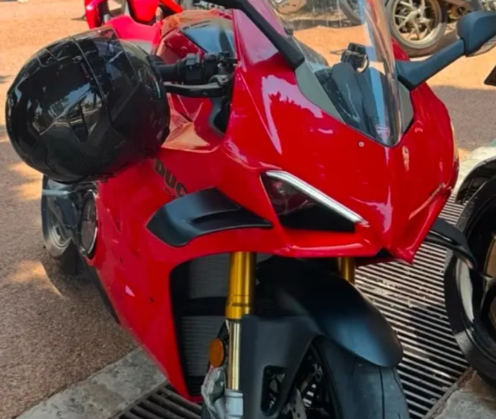 ducati paniguale v4s 2023  for sale in Hamra Beirut