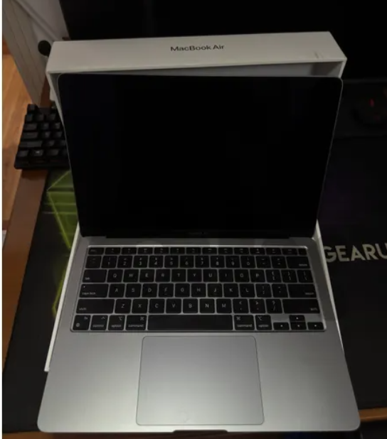 Macbook Air M1 Chip  for sale in Hamra Beirut