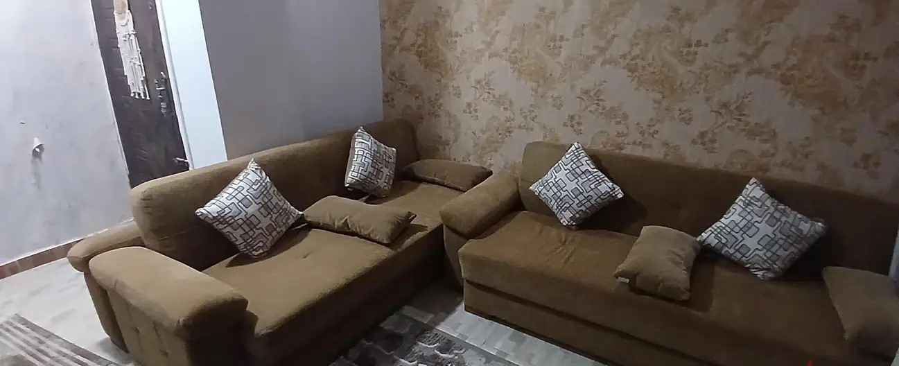 انتريه مودرن من قباني بحالة ممتازة جدا  ميامي